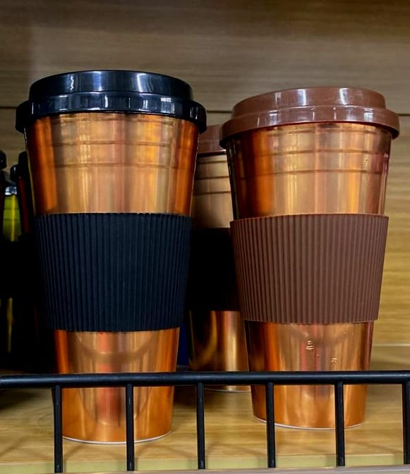 Caneca Multiuso com Tampa e canudo