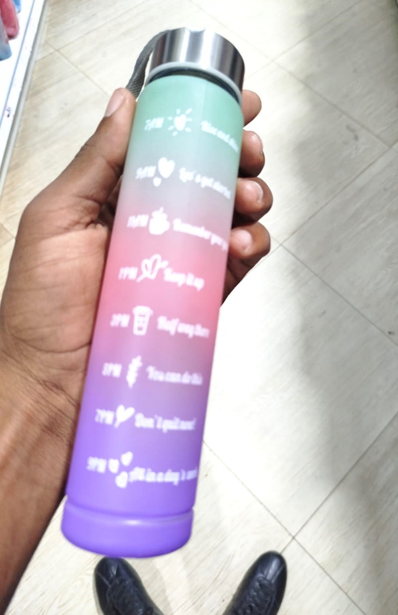 conjunto de 3 cantis coloridos de plástico para agua, com tamanhos variáveis