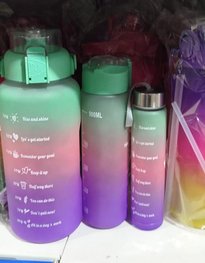 conjunto de 3 cantis coloridos de plástico para agua, com tamanhos variáveis