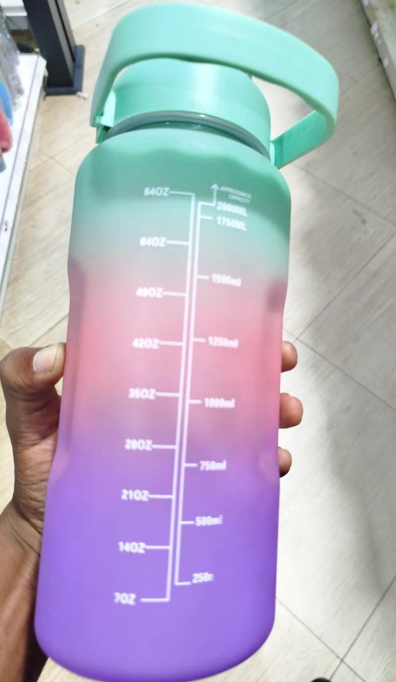 conjunto de 3 cantis coloridos de plástico para agua, com tamanhos variáveis