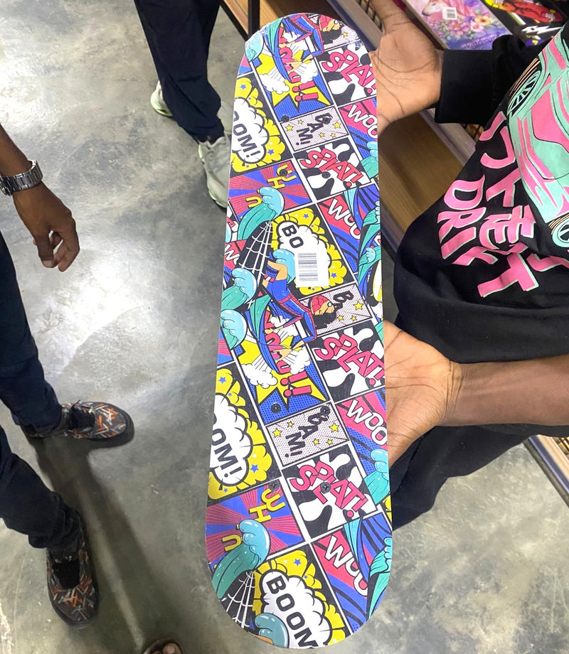Skate Colorido com Estampa Estilo HQ