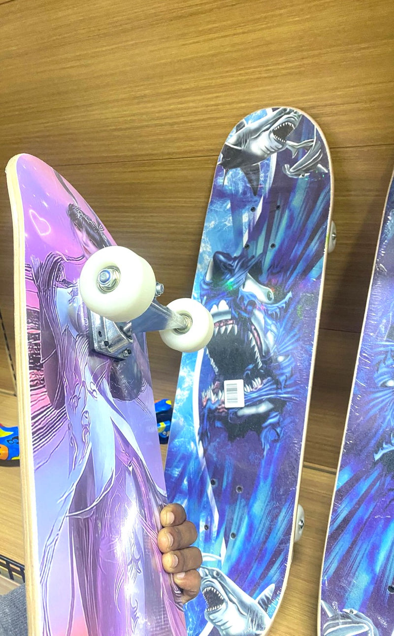 Skate Colorido com Estampa Estilo HQ
