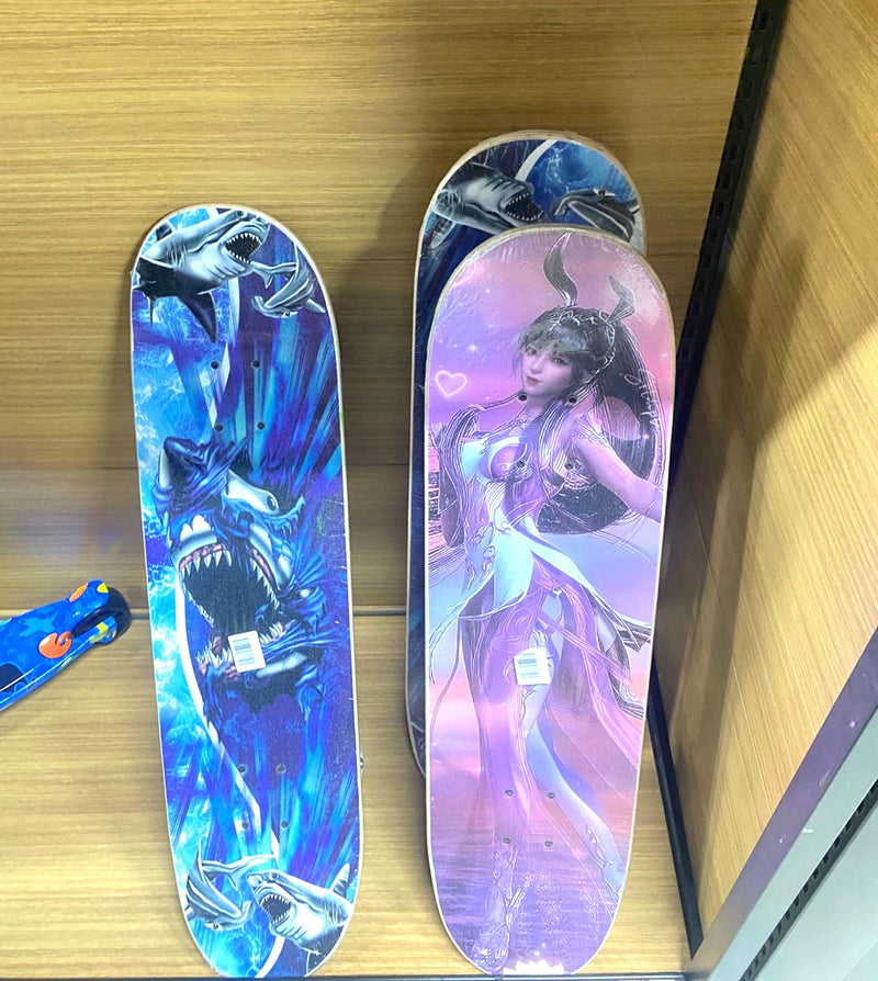 Skate Colorido com Estampa Estilo HQ